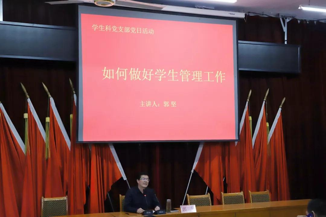 南陽(yáng)工業(yè)學(xué)校郭堅(jiān)